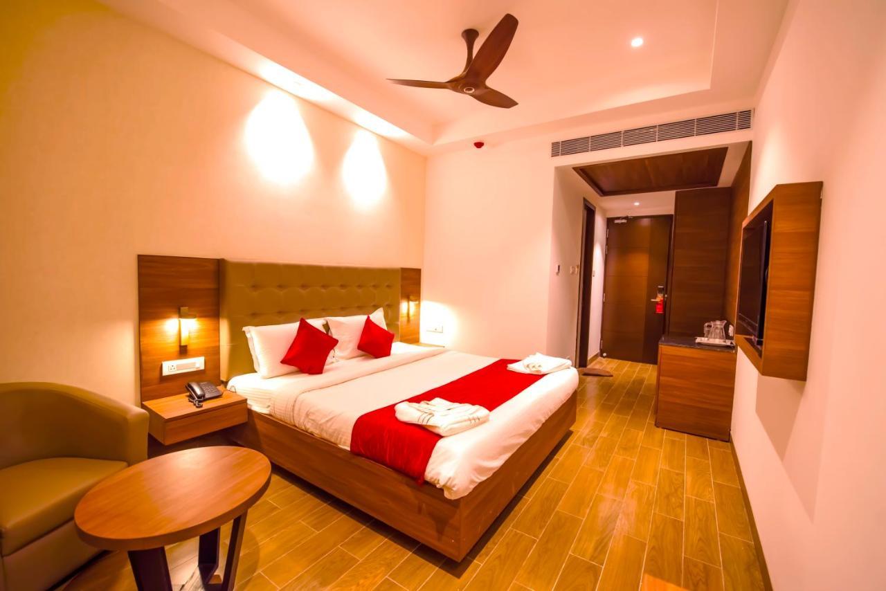 Hotel Annamalai Bahur Exterior photo